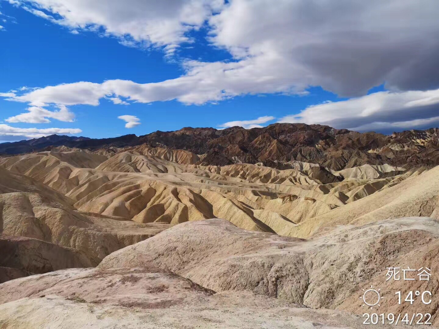 死亡谷国家公园里的优比喜比火山口，加利福尼亚州 (© Albert Knapp/Alamy) @20210814 | NiceBing 必应美图 - 精彩世界,一触即发