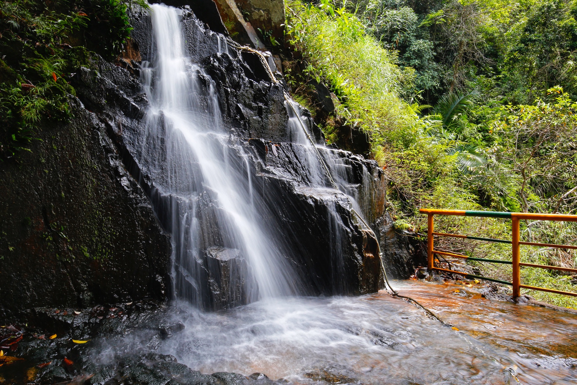 呀诺达雨林文化旅游区