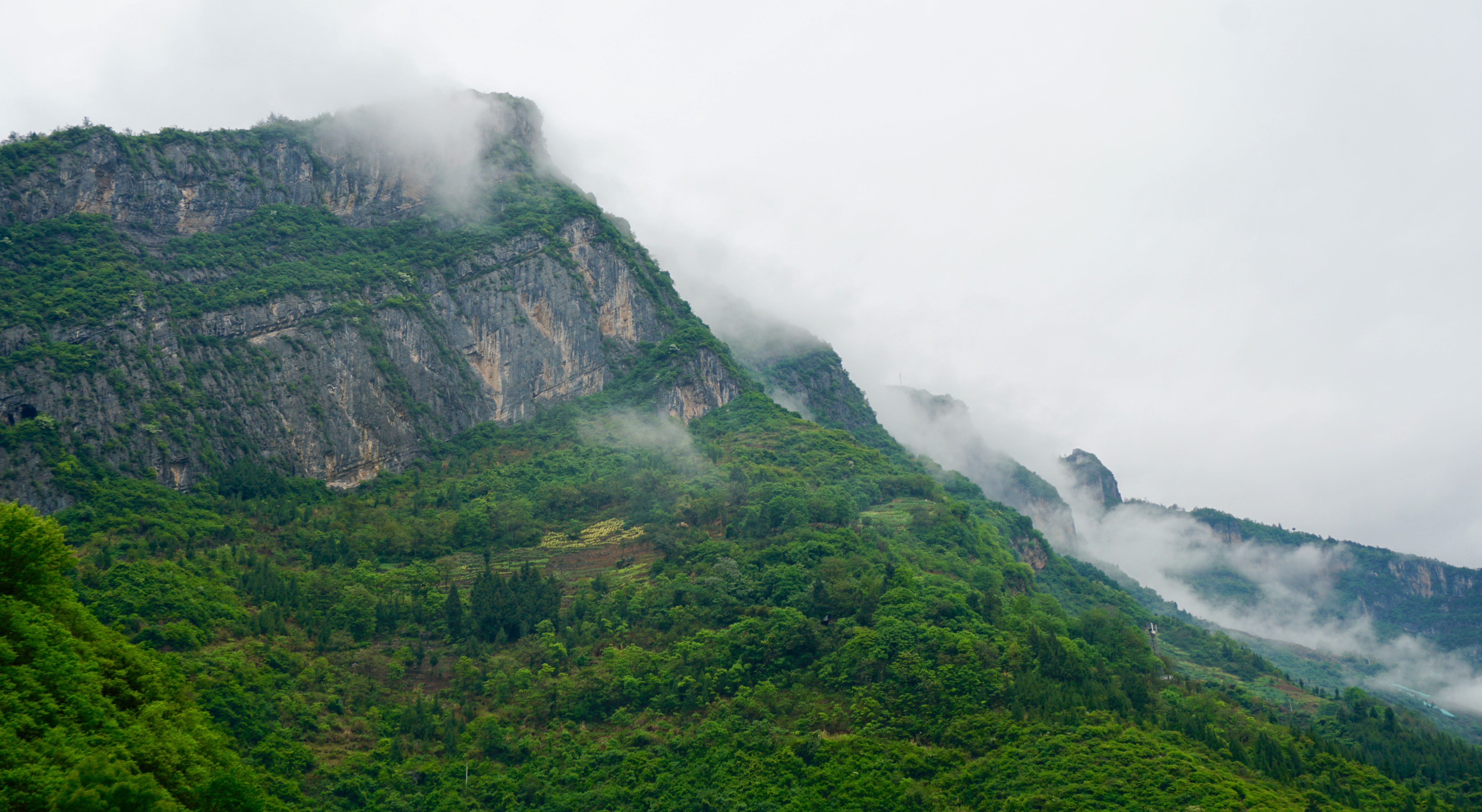 巫山神女峰近景图片图片