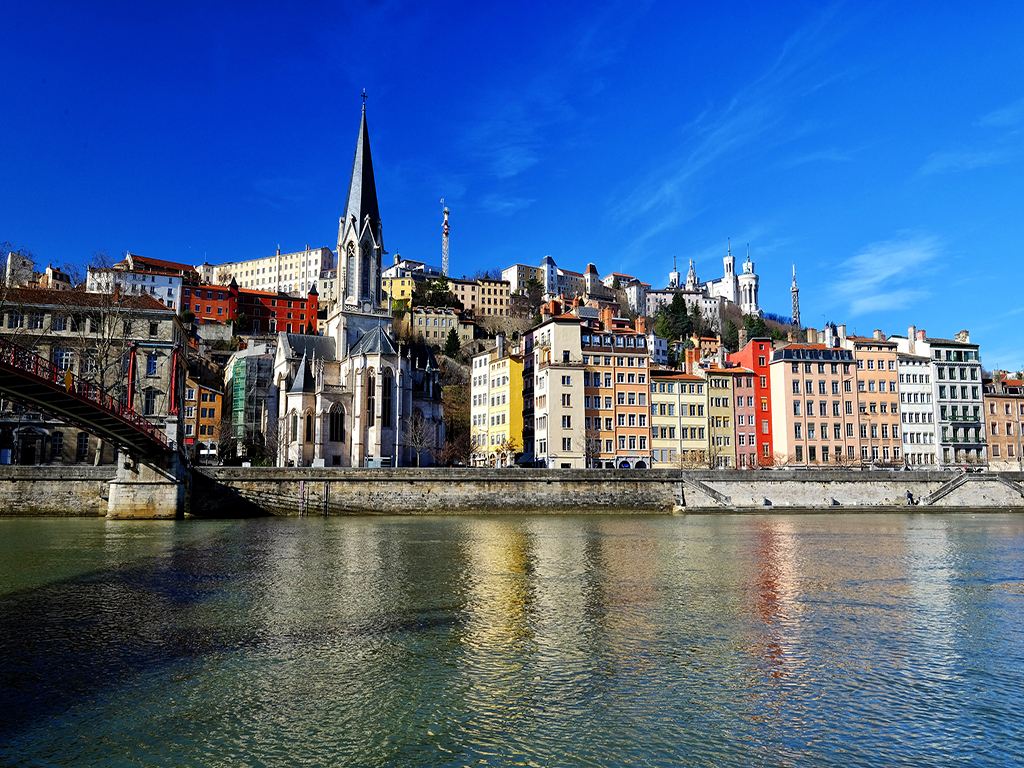 里昂vs布雷斯特比赛直播战术博弈与球星表现一网打尽