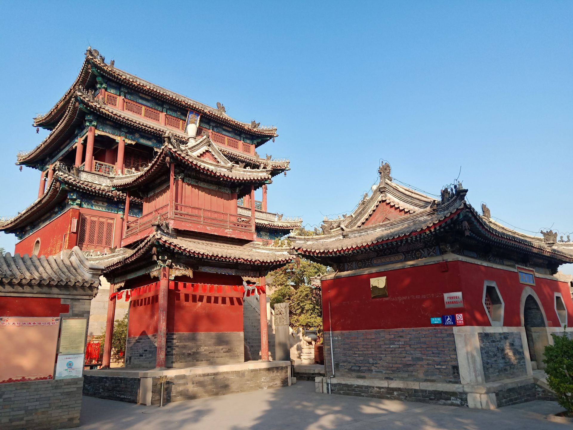 钟楼是保定国家历史文化名城的标志之一,位于保定市区最繁荣的地带,与