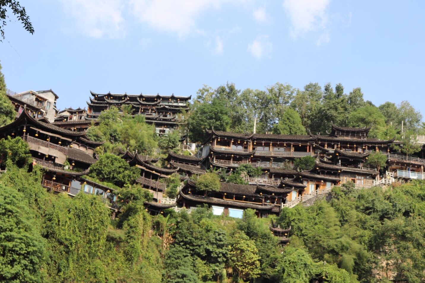 王村坐落在酉水之滨,船运方便.