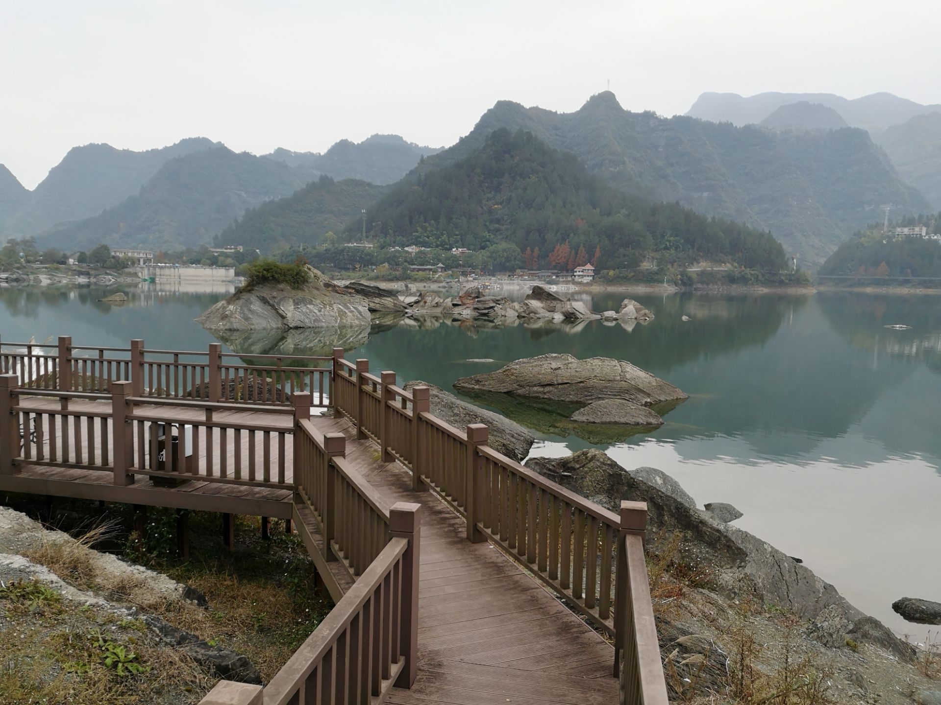 【携程攻略】重庆小南海景点,重庆的小南海是一个融山、水、岛、峡等风光于一体的高山淡水堰塞湖泊…