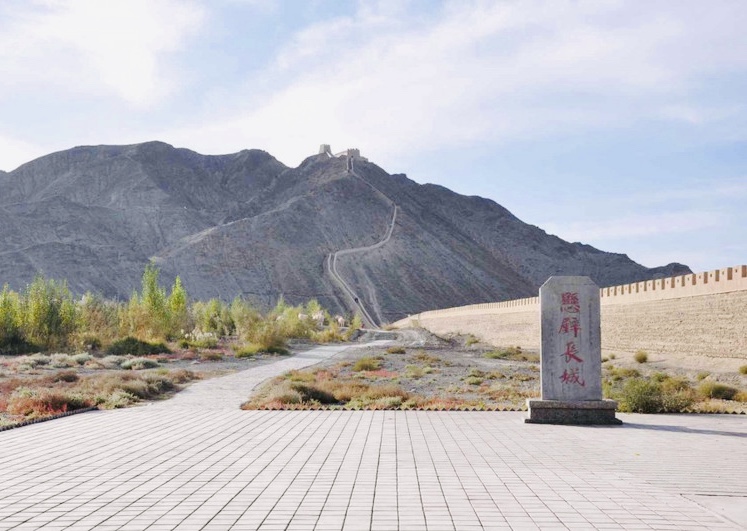 嘉峪關是明代萬里長城西端終點,自古為河西第一隘口,有天下第一雄關之