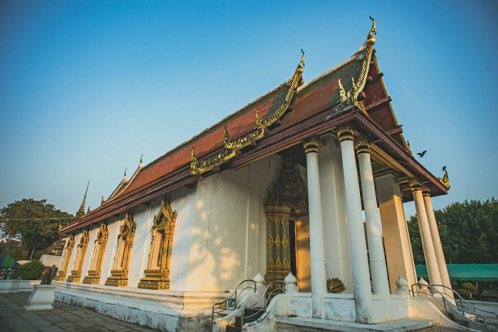 这座寺庙是整个泰国极为重要的一座寺庙,它有另外一个名字称为华普朗