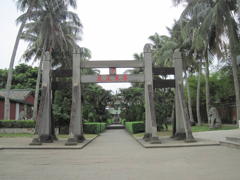 海瑞墓园始建于明万历十七年(1589年),是皇帝派许子伟专程到海南监督