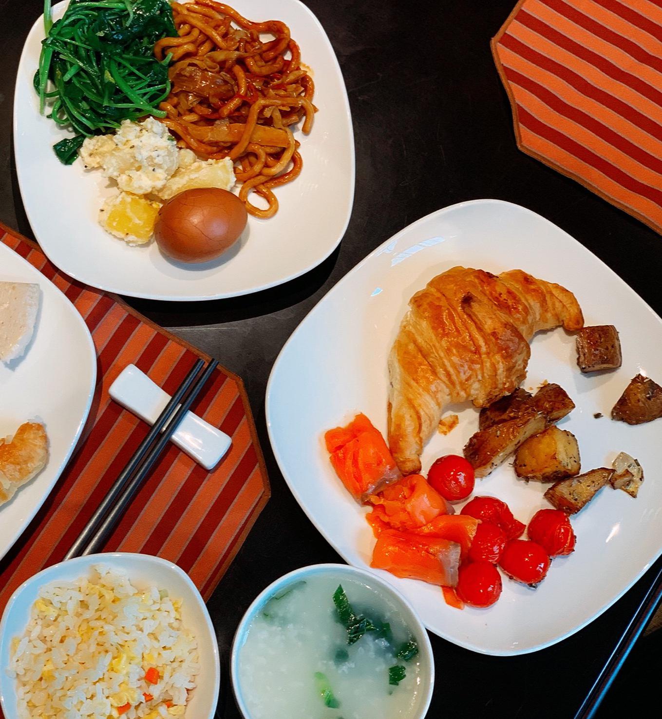 玉兰厅是太湖饭店的自助餐厅.