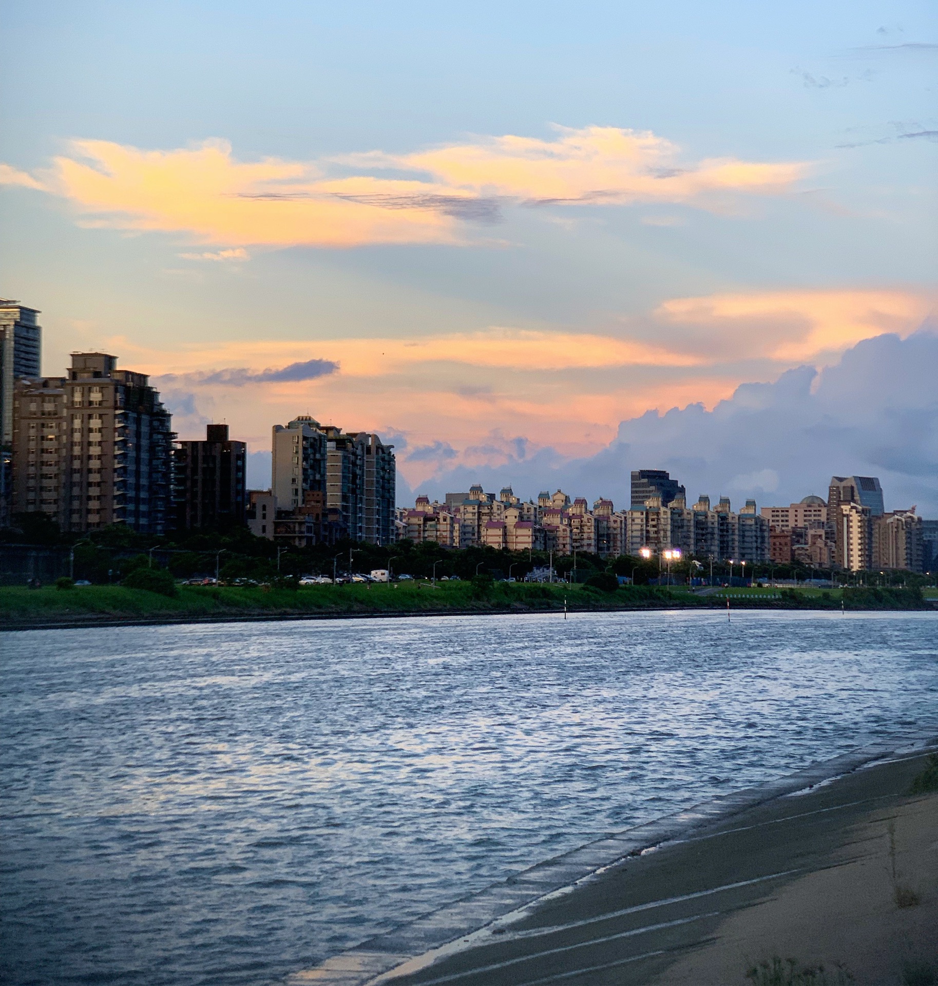 【携程攻略】台北大佳河滨公园景点,基隆河流经台北大直段一处因河道