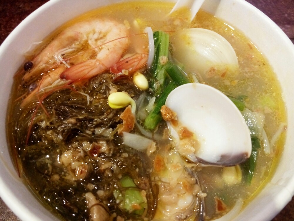 糟粕醋并它是一种醋或饮料之类的而是一种特色的美食里面食材丰富汤汁