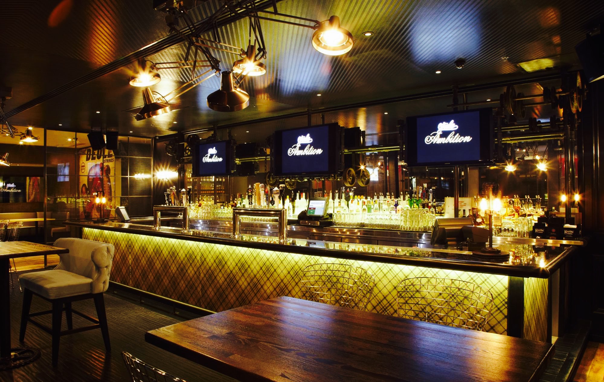 deuces & the diamonds club 酒吧/酒馆 直线距离 100m