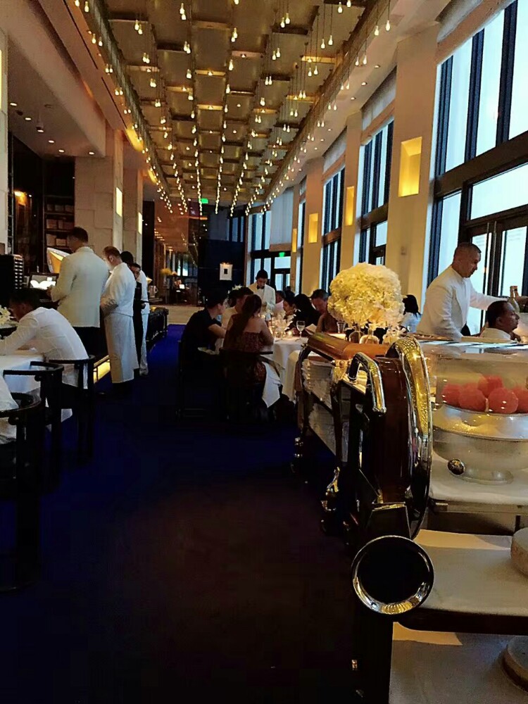 chow餐馆,mr.chow,创始人周英华是著名京剧红伶周信芳次子.