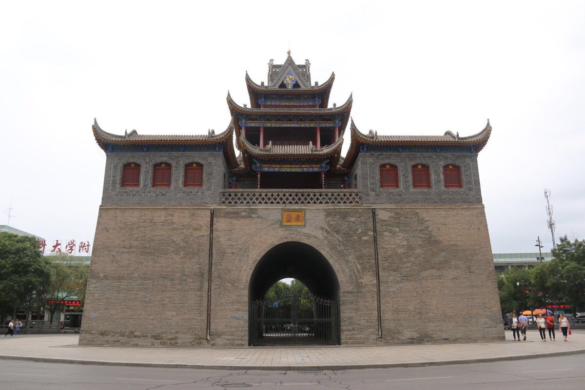 【携程攻略】银川鼓楼景点,位于银川市兴庆区解放东路的大十字路口,南