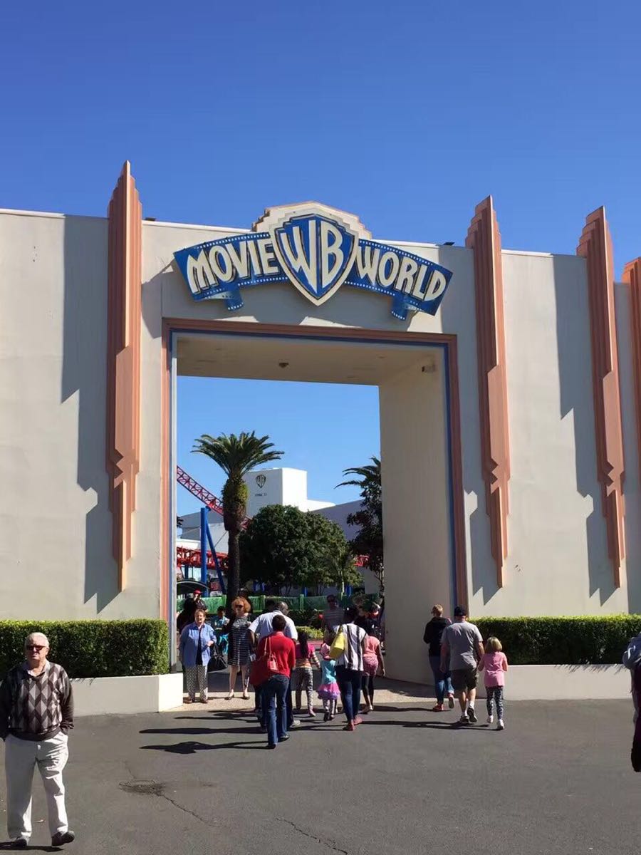 华纳主题乐园,去的时候是澳洲的冬天,人少不用排队,每个项目排队基本