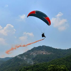 狮子峰滑翔伞飞行体验旅游景点图片