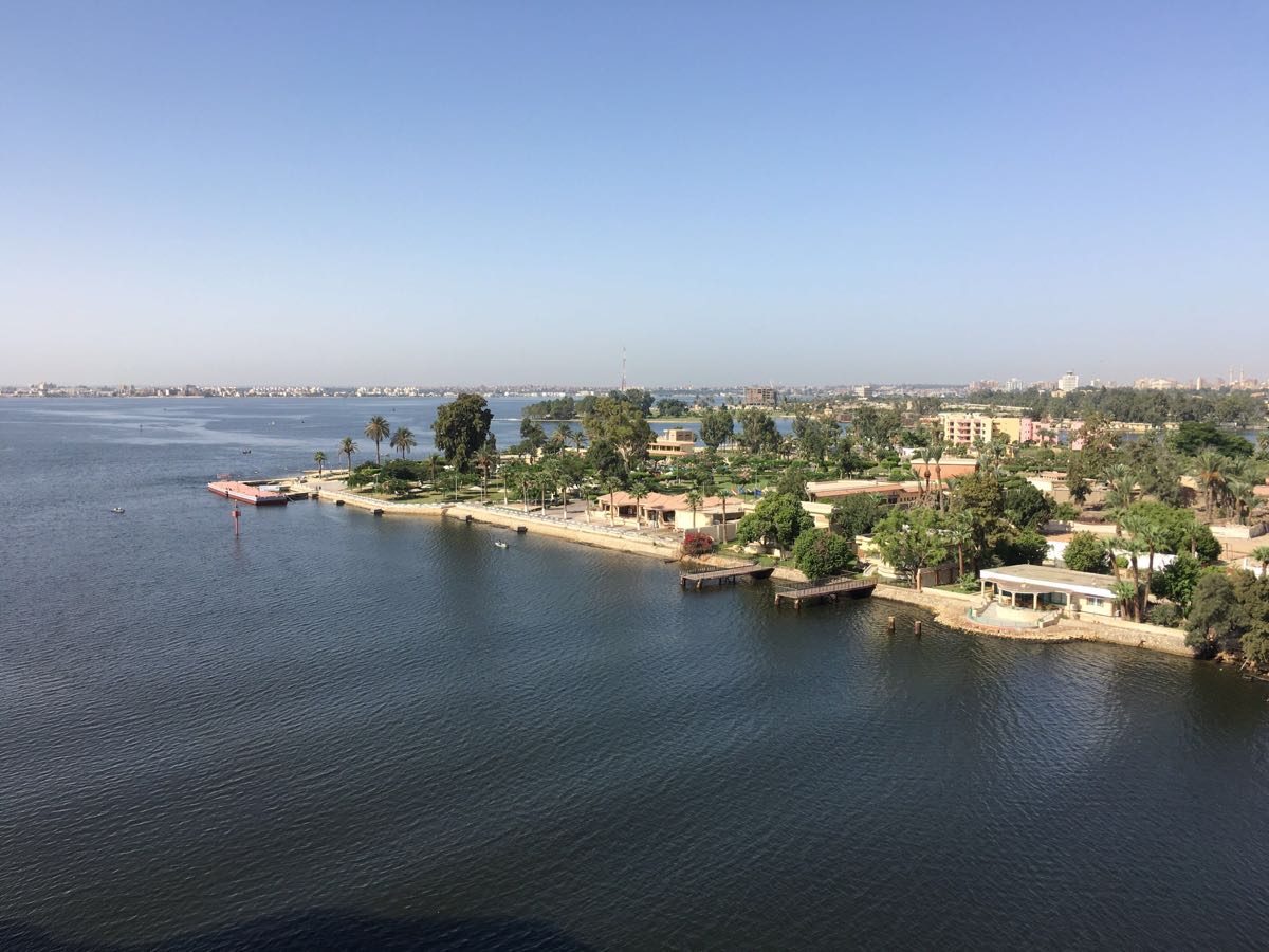 【携程攻略】Al Qantarah Sharq苏伊士运河景点,伊斯梅利亚位于蒂姆萨湖边，是苏伊士运河中的一个重要的城市，苏伊士…
