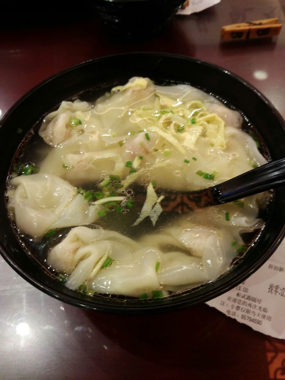 上海老盛昌汤包(田林路店)餐馆,汤包馆价格还是很实惠的,小馄饨还可以