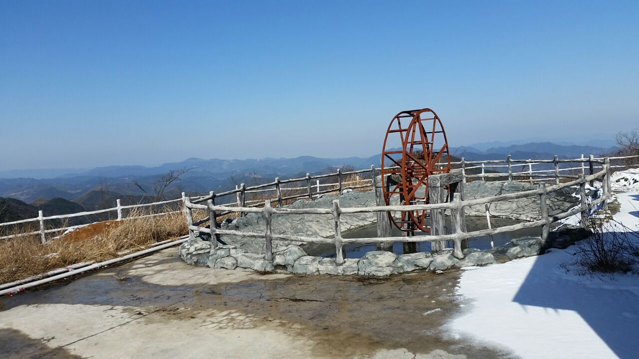 浙东第一尖雪山欢乐谷图片