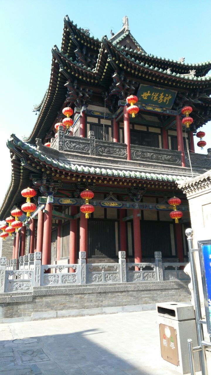 也是很不容易的,砖木结构的建筑艺术,在这个高楼