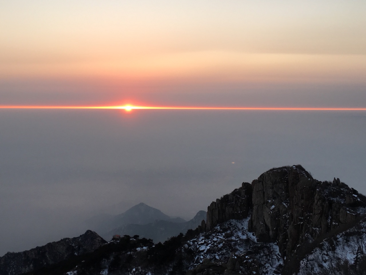 2023日观峰游玩攻略,.平现出一条红线,很快小块.【去哪儿攻略】