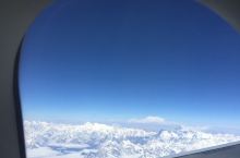 不丹到加德满都的航班看到连绵的雪山。无比震撼。