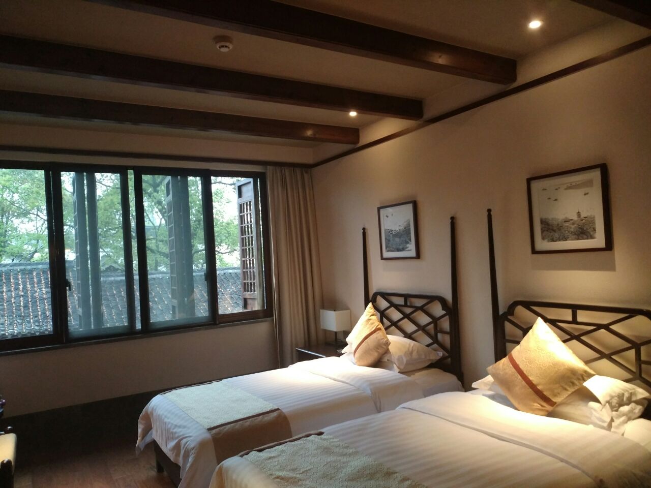 关于西栅的靠水的民宿问题.