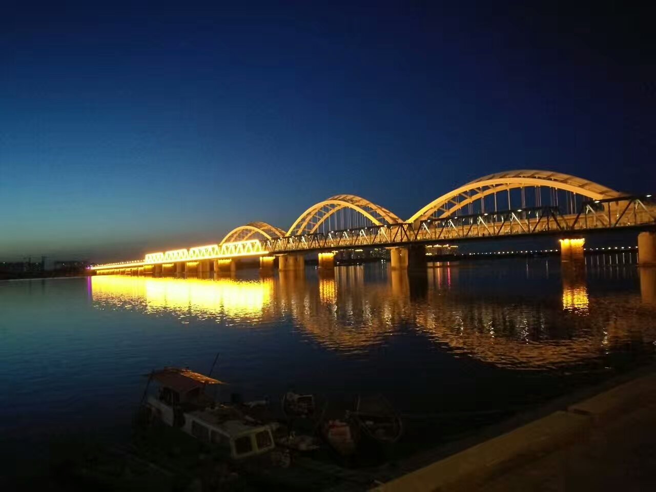 吉林市松花江大桥夜景图片