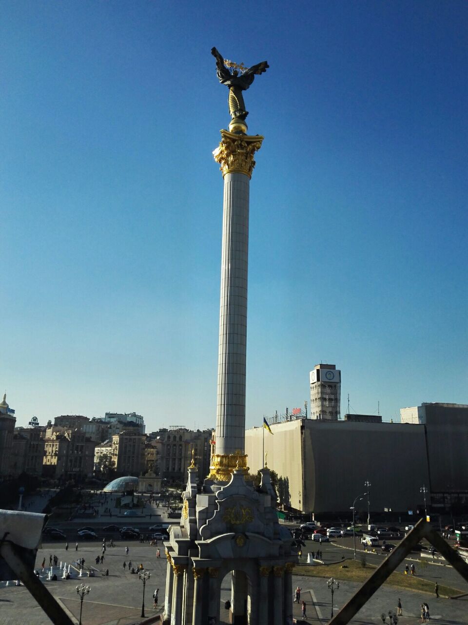 基辅独立广场纪念柱图片