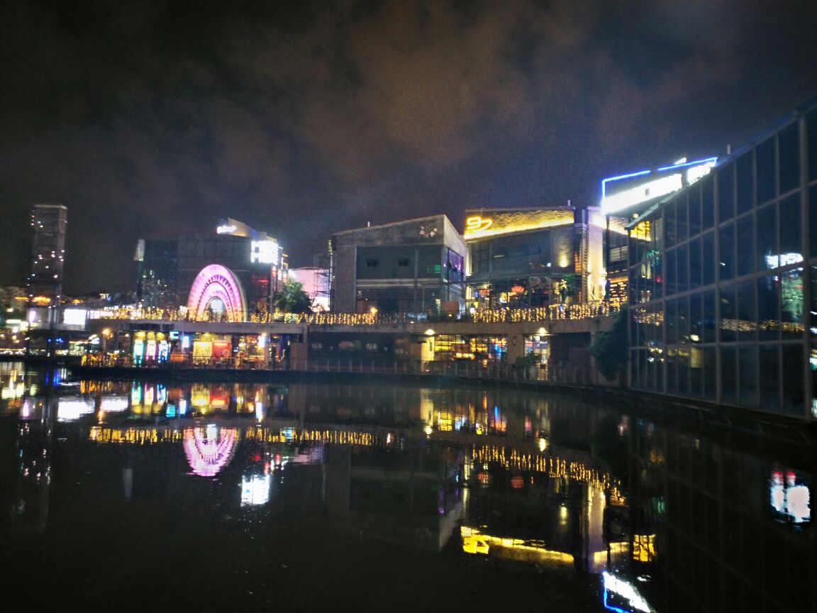 民歌湖-酒吧街台湾美食广场 4.0 分 1条点评 酒吧/酒馆 直线距离162m