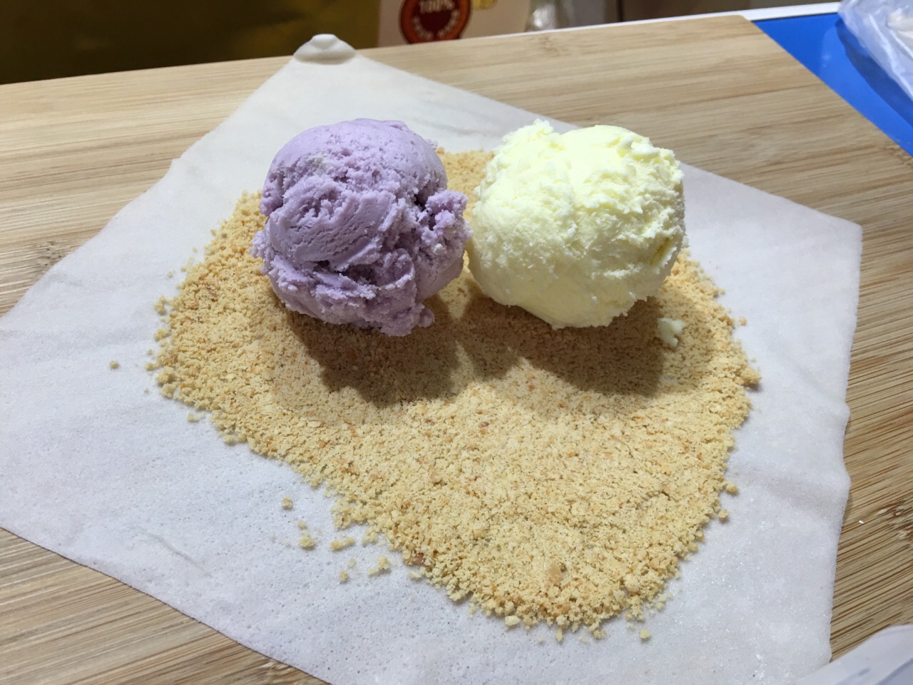 妞妞猫花生卷冰淇淋