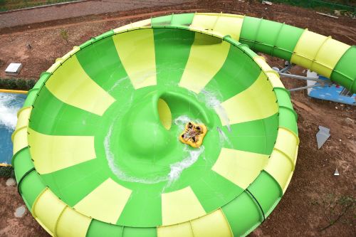 仙芝海啸水上乐园   分