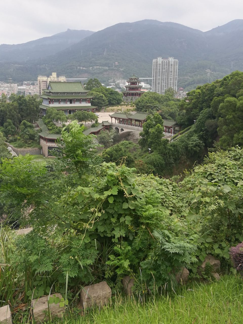 看之前的朋友點評這個公園是長樂當地修得不錯的一個公園可以在山上