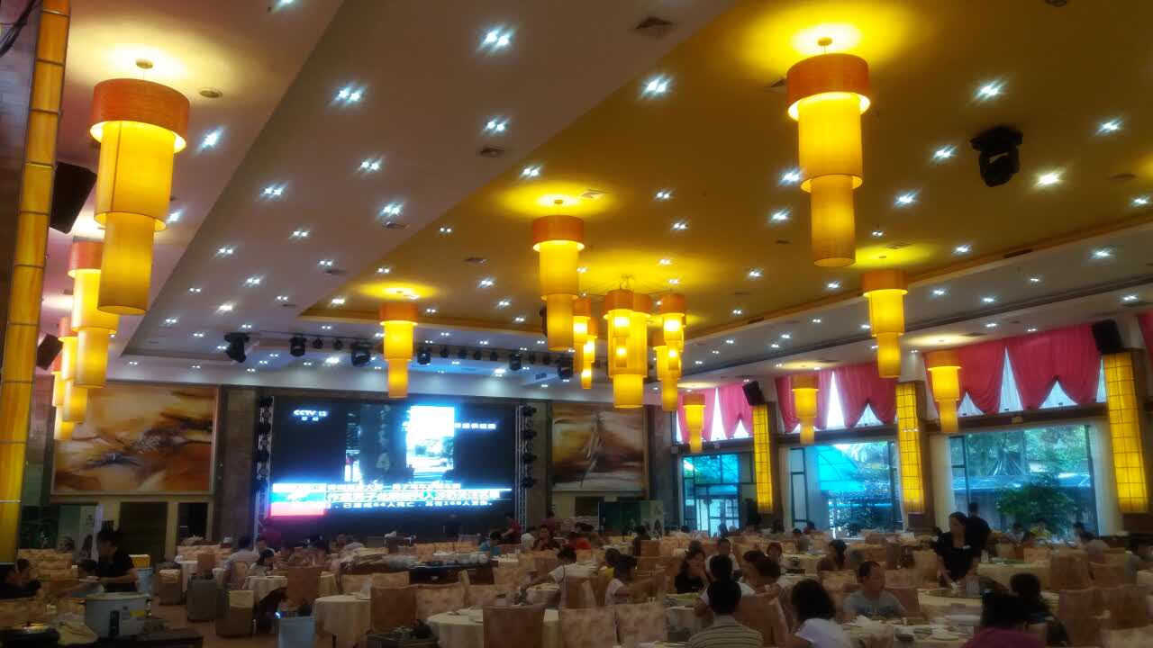 聚豪是我及大多数亲朋好友吃饭喝茶的首选之地别的先不说先说下环境