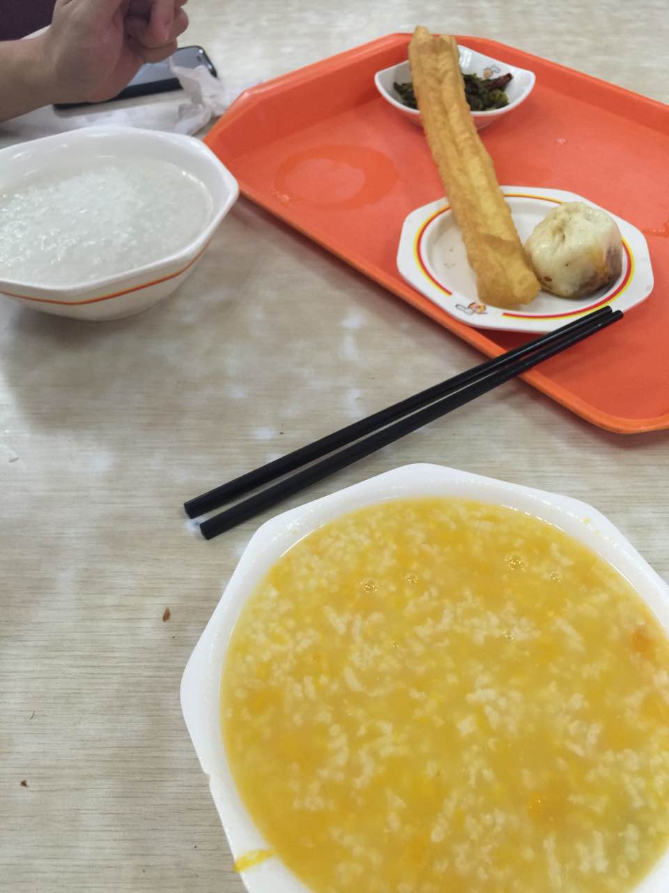 蘇州華洋熙快餐超市餐館,兩個人的早飯九元吃得很滿意,早餐食堂省選