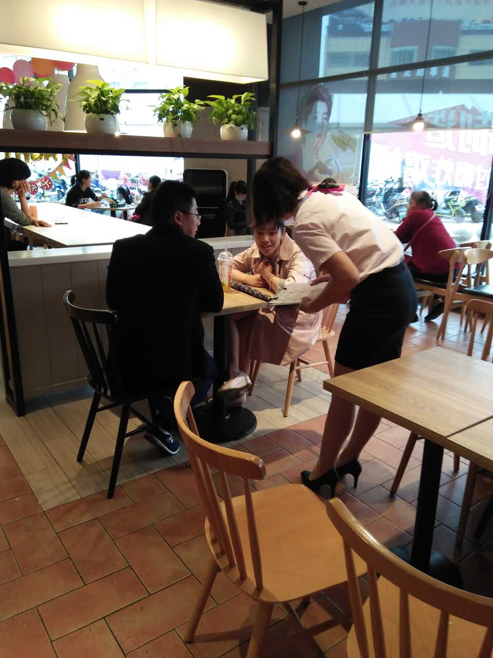 东西很好吃,环境不错,服务态度好,一直以来就是肯德基的忠实顾客,棒棒