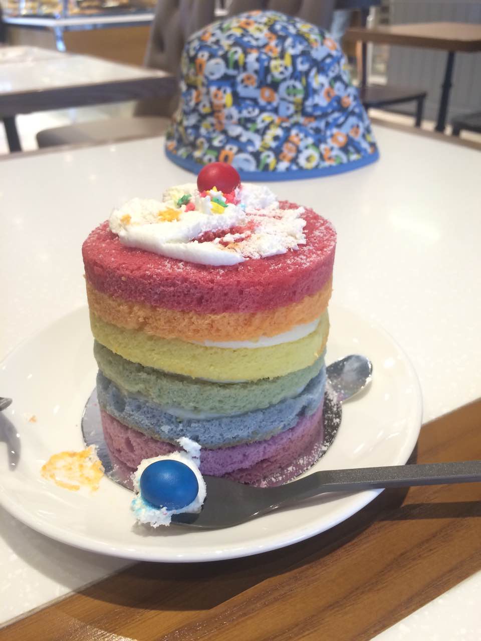 2022巴黎贝甜(常熟印象城店)美食餐厅,种类很多,彩虹蛋糕挺甜的,