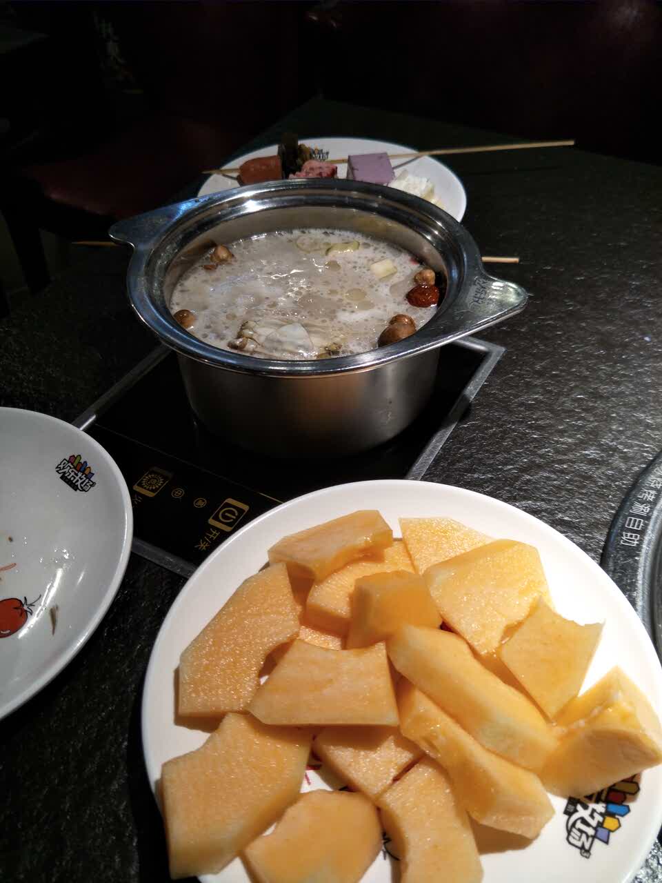 【携程美食林】无锡欢乐牧场烧烤涮自助(惠山万达广场店)餐馆,东西