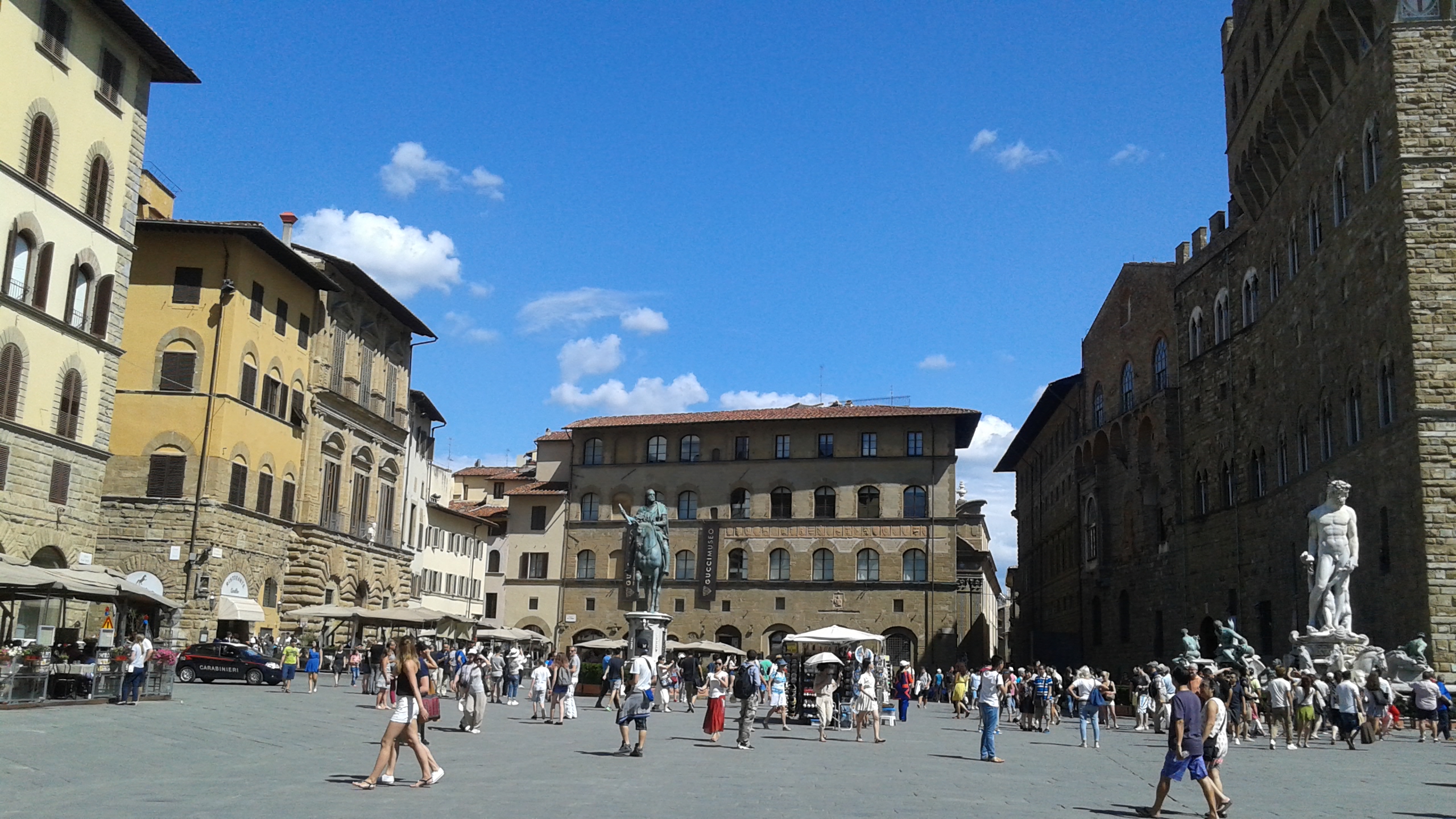 佛罗伦萨市政广场上有很多精美的雕像,代表了文艺复兴时期意大利的