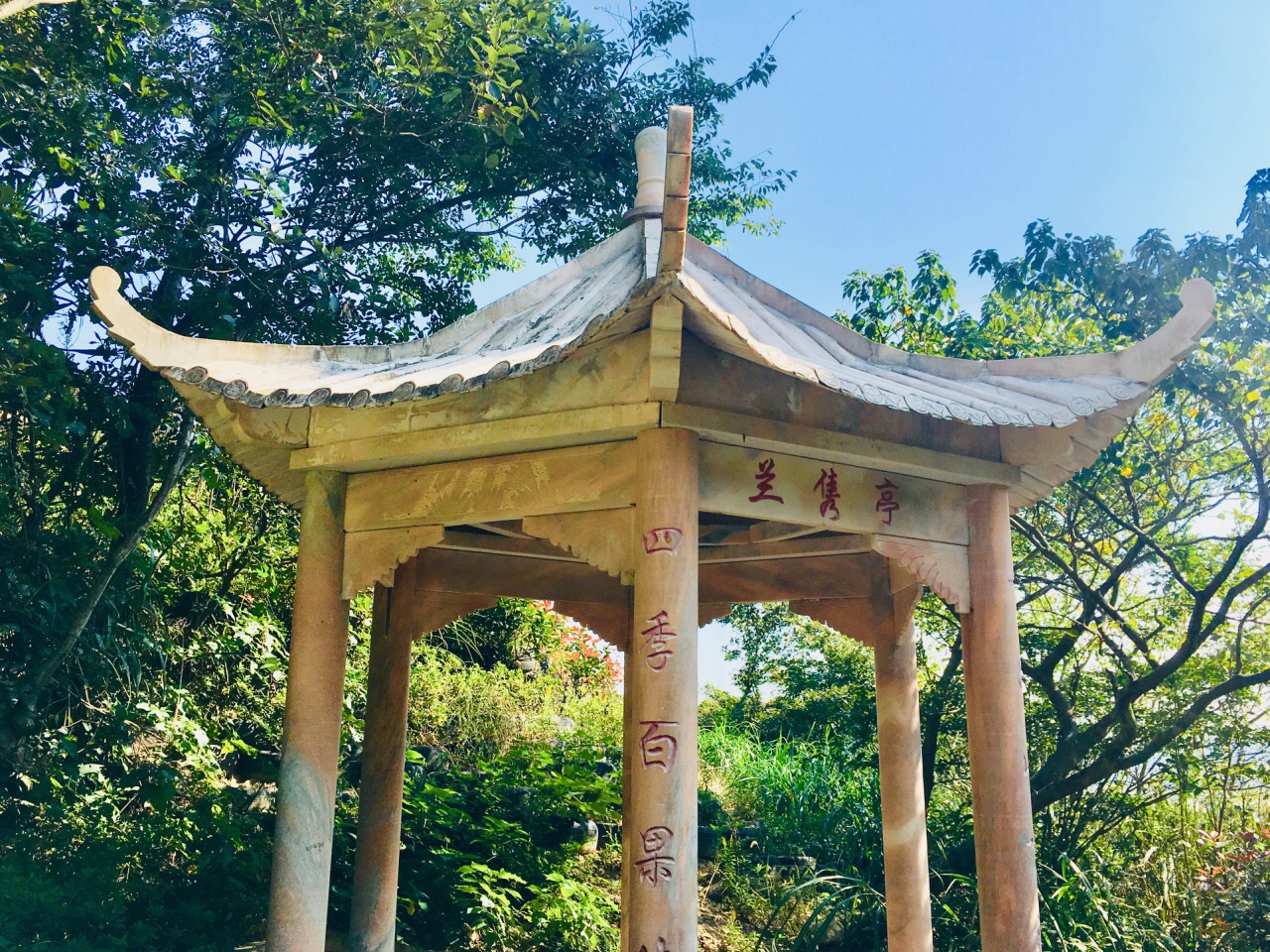 传奇山庄:位于浙江省舟山市定海区白泉的传奇庄园,山清水秀,风光旖旎