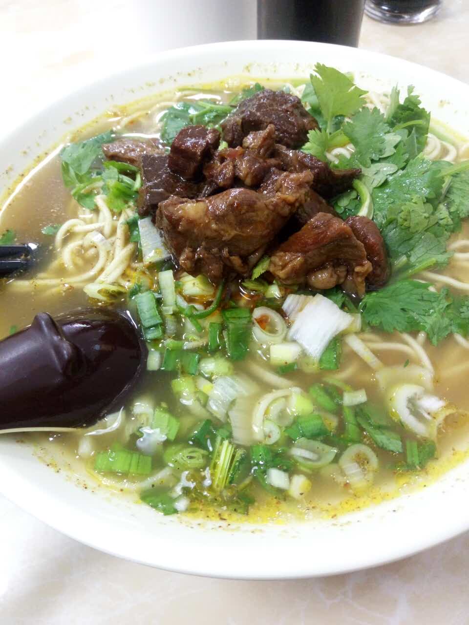 河南丁丁红烧牛肉面,很好吃!以后会常来!
