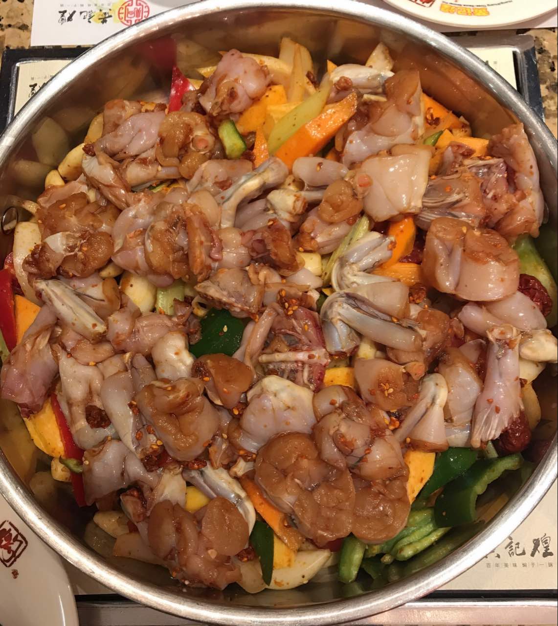 2022黄记煌三汁焖锅(昆山万达店)美食餐厅,牛蛙锅的味道真不错,三个人