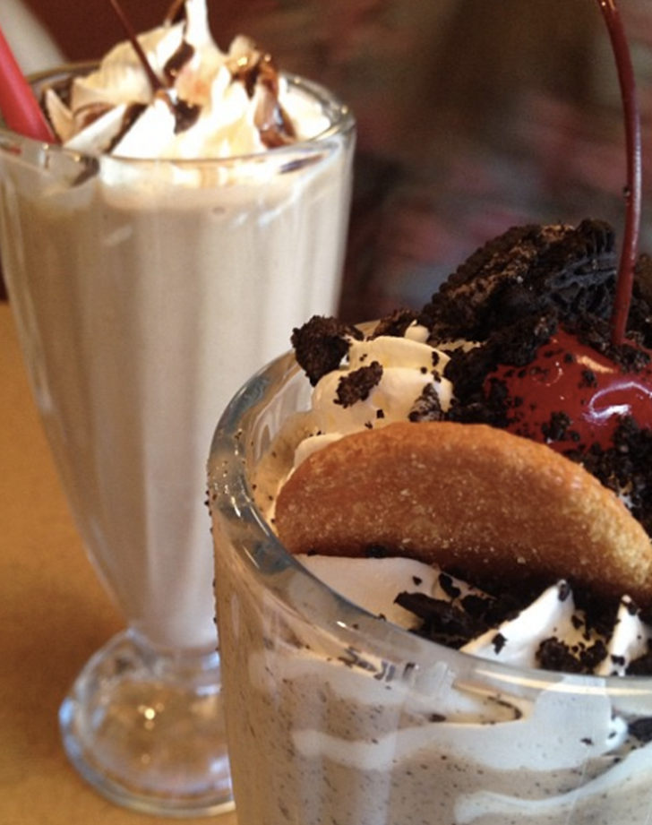 milkshakesarethestarofthemenuatthisdin