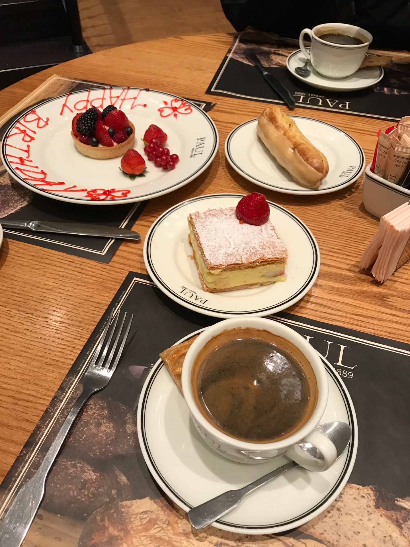 【携程美食林】利雅得paul餐馆,coffee eclair was average.