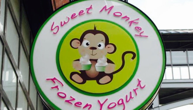 sweet monkey frozen yogurt & cupcakes 咖啡店 直线距离 100m