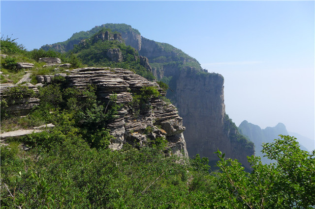 北斗游记 动人心魄的双岭穿越险峻的鸡冠梯上游荡着失足者不散的亡灵 携程氢气球