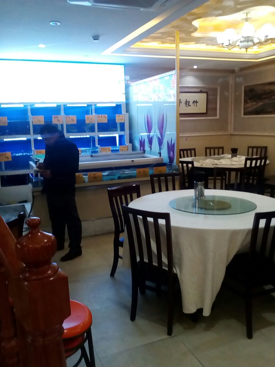 一家起源于甘肃平凉的知名清真餐厅,是上海地区的餐饮名店,店面整洁