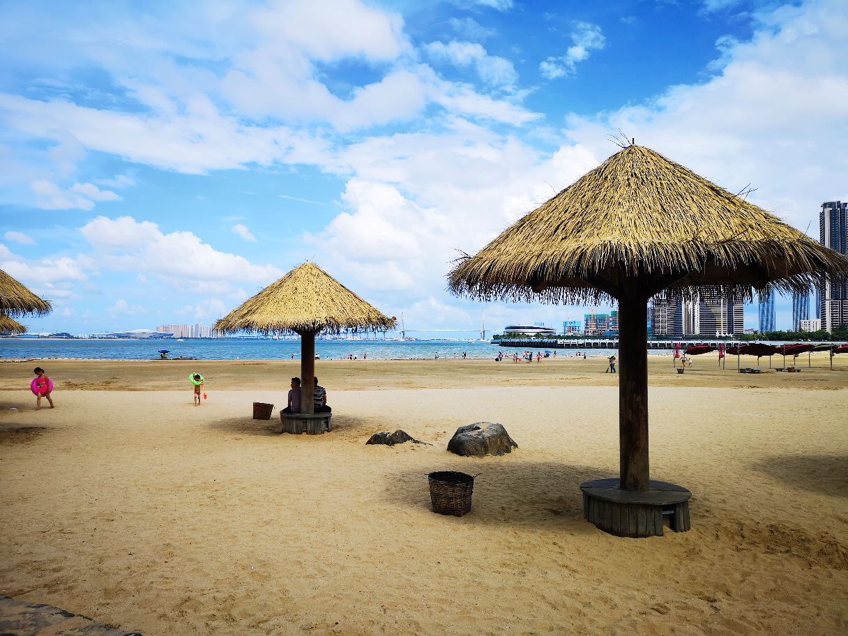 青岛西海岸最美的海水浴场，免费开放，每天可容纳10万人_金沙滩