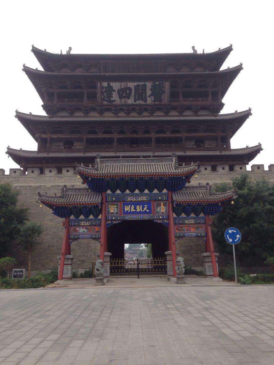 山西省忻州的边靖楼,位于代县古城中央,意为靖边安民,俗称鼓楼,又名