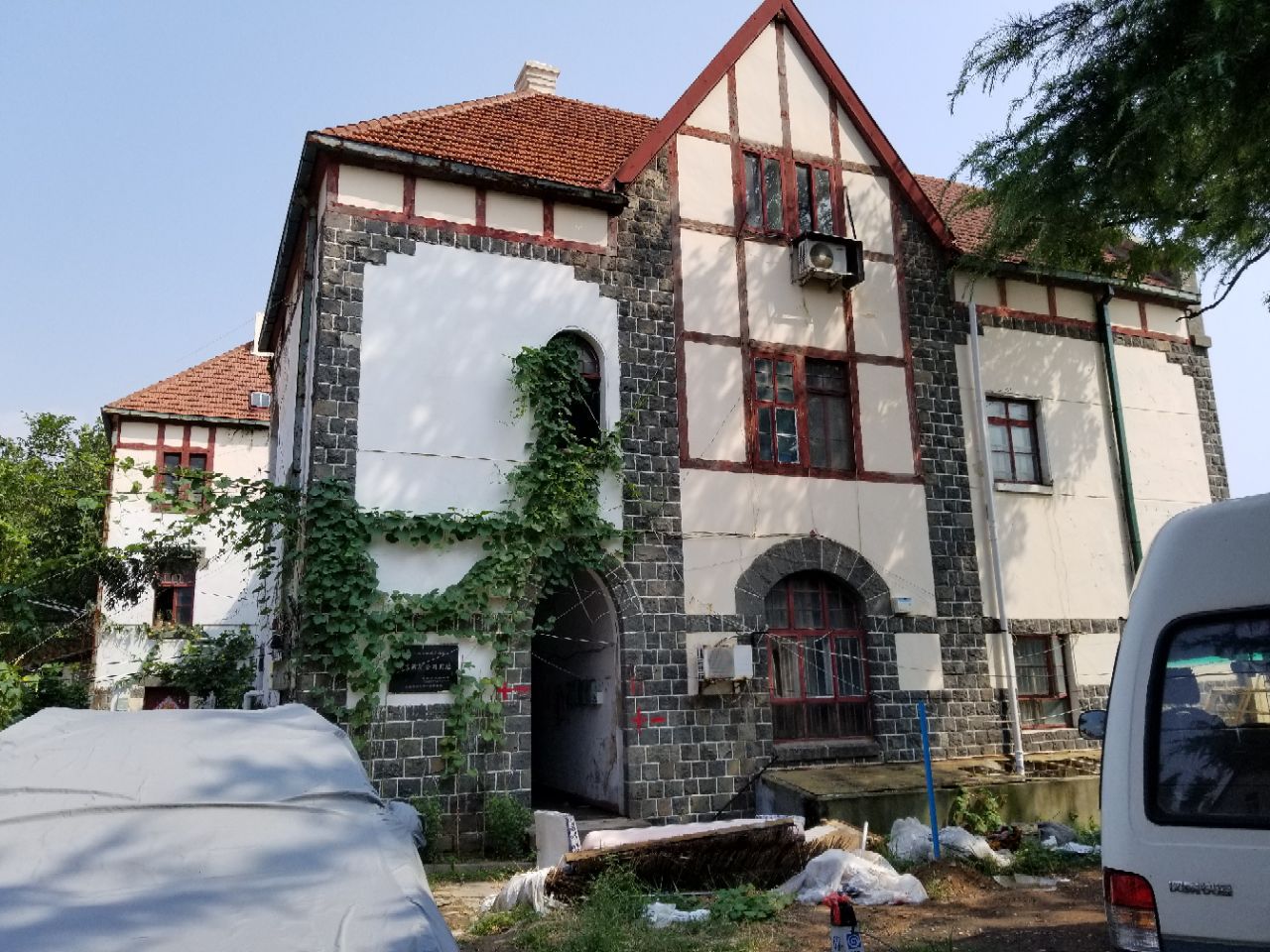 德华银行旧址是青岛德国建筑群的一部分