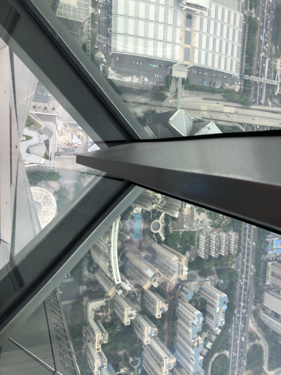 深圳平安大厦电梯图片