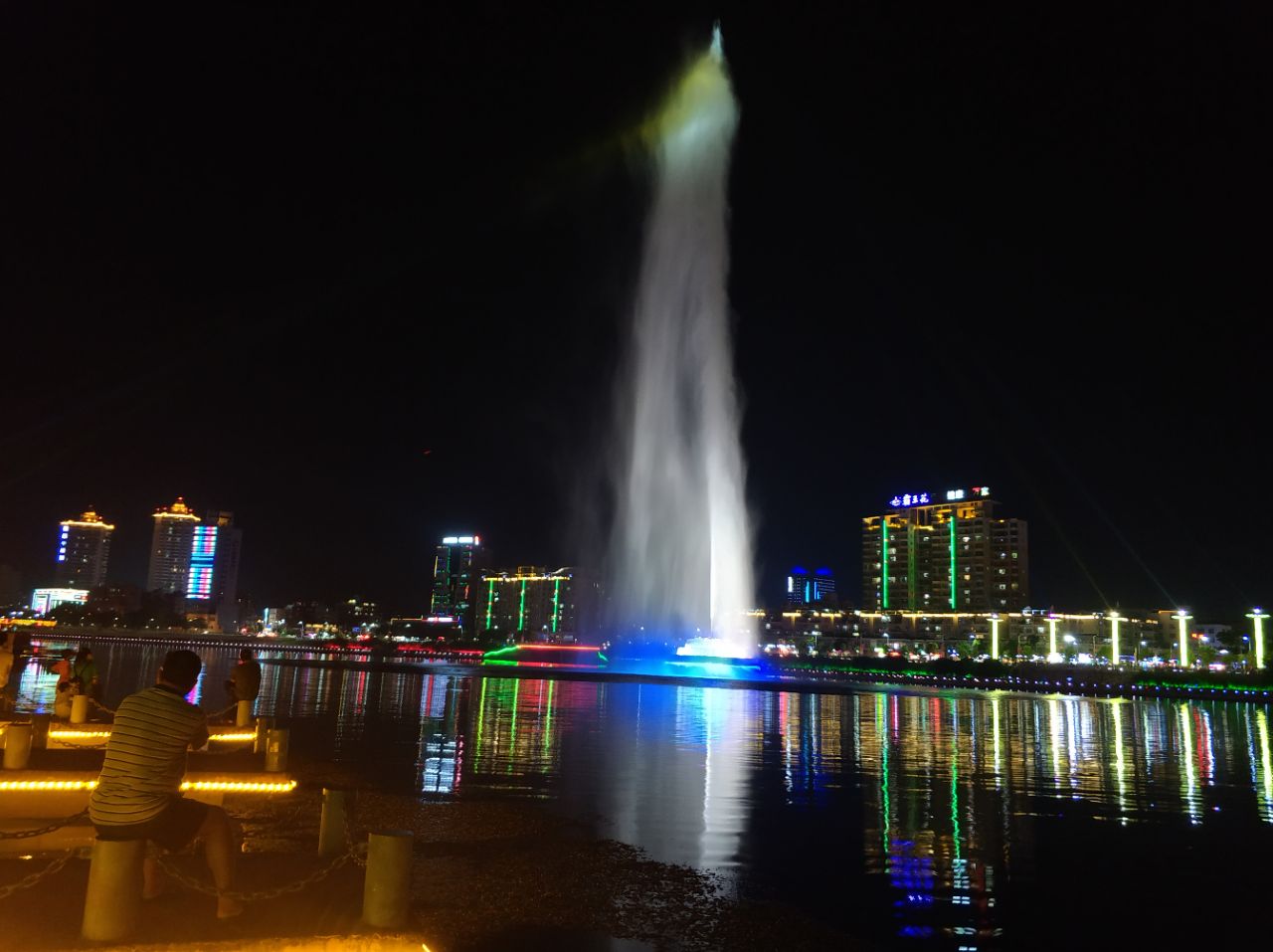 2023亚洲第一高喷泉游玩攻略,...时开始，江边灯光很美，伴...【去哪儿攻略】